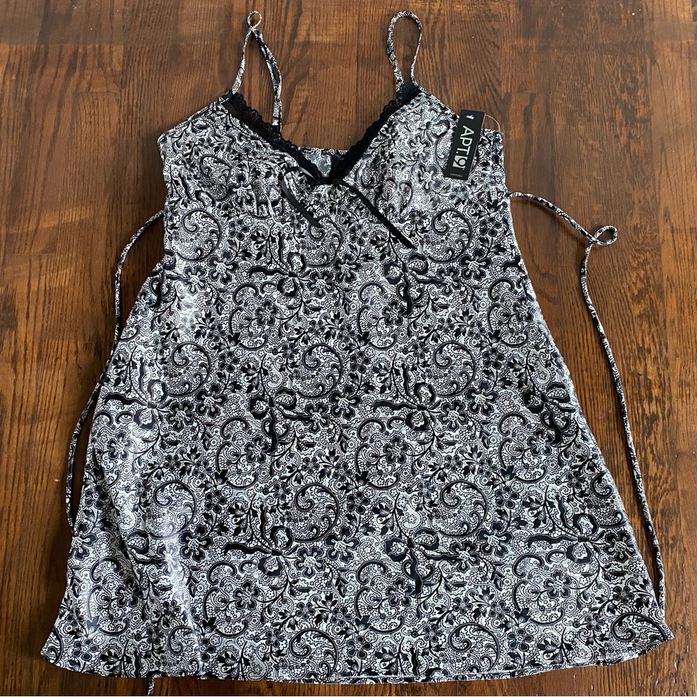 NWT Apt 9 Size Medium Intimates